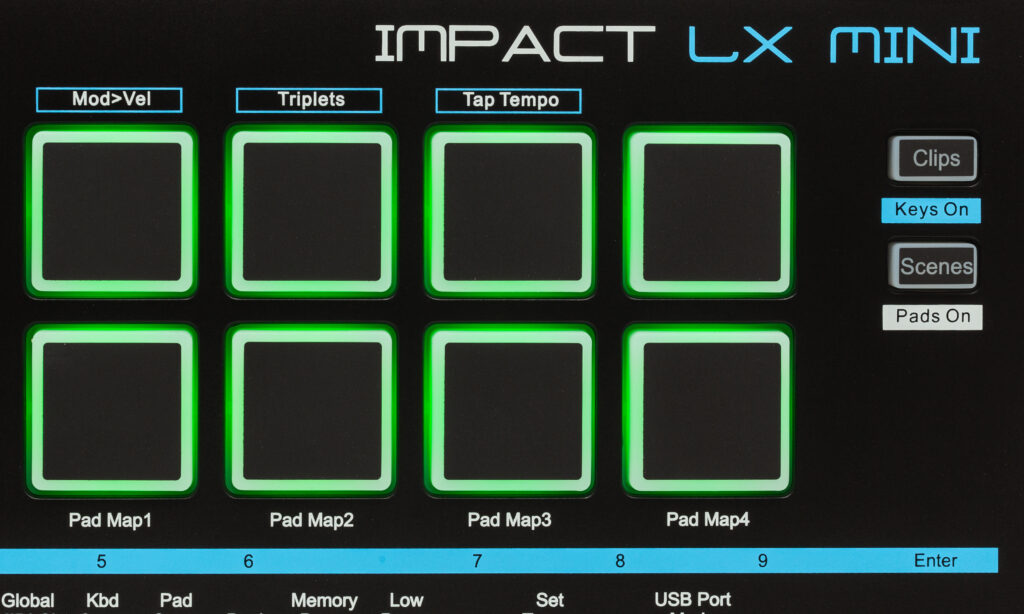 Die acht Pads lassen sich in zwei Bänken spielen, um 16 Drumsamples bzw. Noten zu triggern.