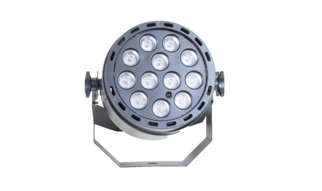 Mit 12 jeweils 1 W starken 4-in1-LEDs