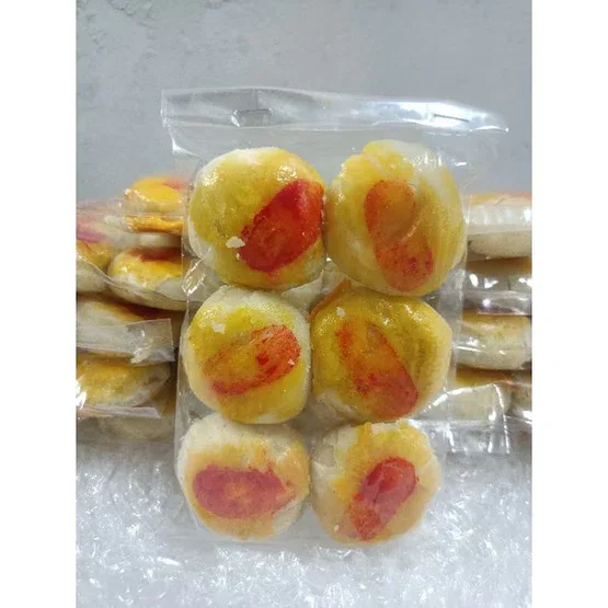 ขนมเต้าส้อ ไส้ถั่วเค็มพริกไทย 1ห่อ6ชิ้น เปี๊ยะเค็ม ขนมเปี๊ยะโบราณ ขนมเปี๊ยะนาประดู่ by เต้ย