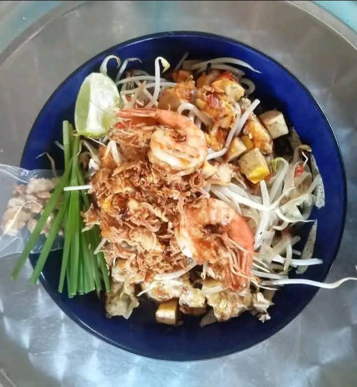 ร้านผัดไทยโบราณอึ่ง & มิ้น 2