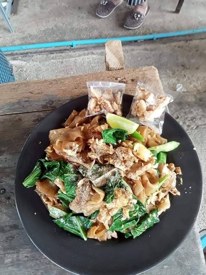 ร้านผัดไทยโบราณอึ่ง & มิ้น 3