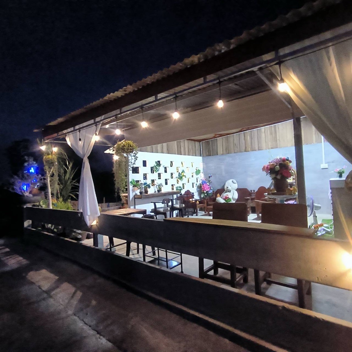 AVA CAFE 3