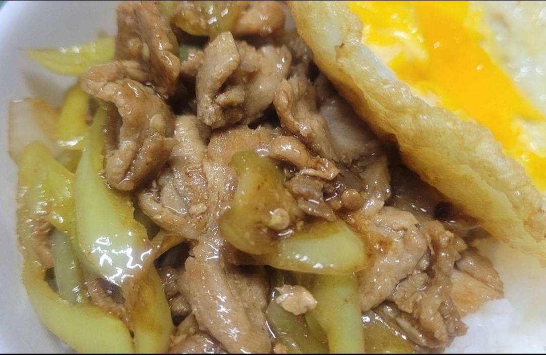 กะเพราเนื้อข้าวไข่เจียว 2