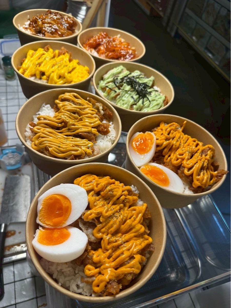 ตู๊ม ชิกเก้น ข้าวยำไก่แซ่บ ข้าวหน้าไก่ทอด (MRT อิสรภาพ) 2