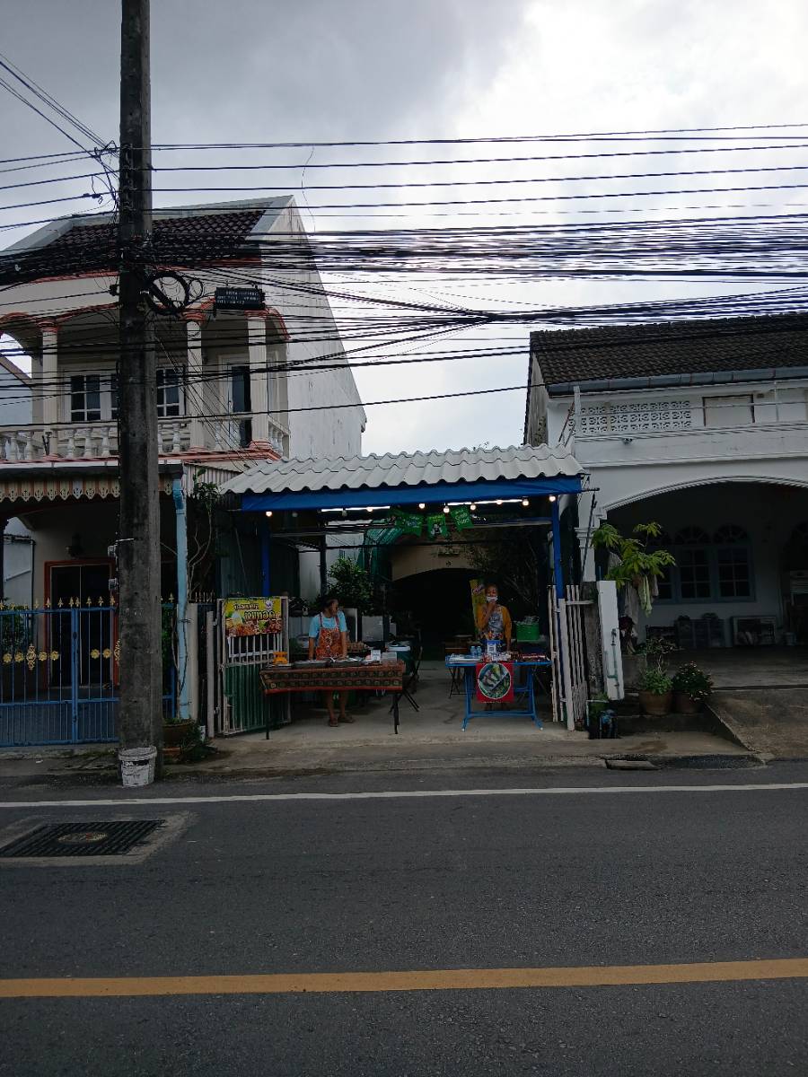 ข้าวเหนียวหมูทอดน้ำพริกหร่อยในทู 2