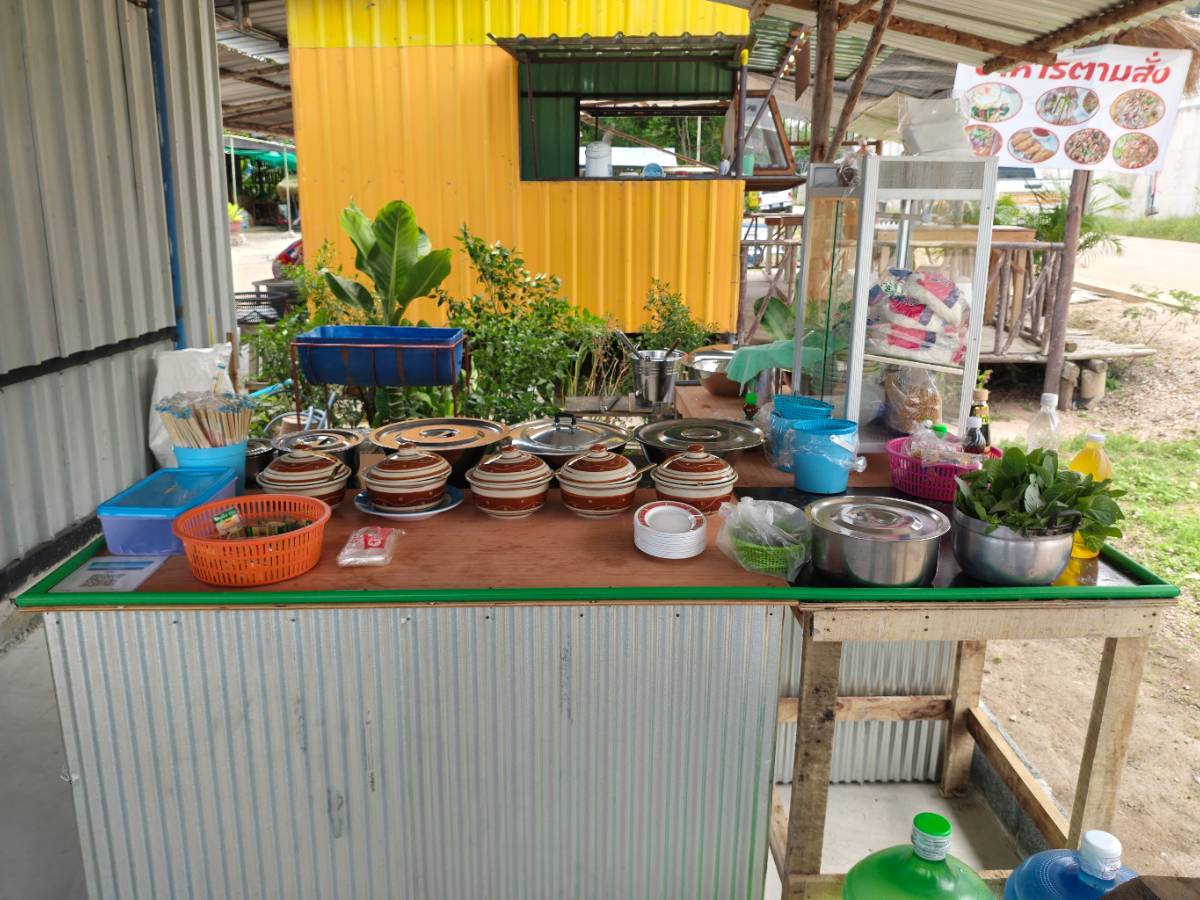 ร้านก๋วยเตี๋ยวไก่มะระเตาถ่าน&ขนมจีนน้ำยากะทิไก่&ขนมหวานรวมมิตร&รสชาติเเบบเซาะกราว 3
