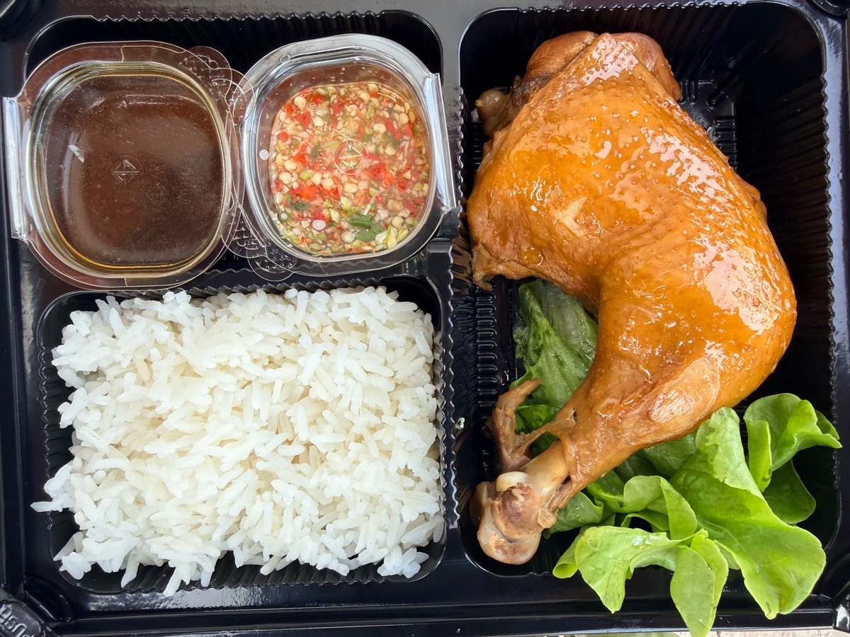 บ้านกะเพราไข่ข้น วัดทิพพาวาส 3