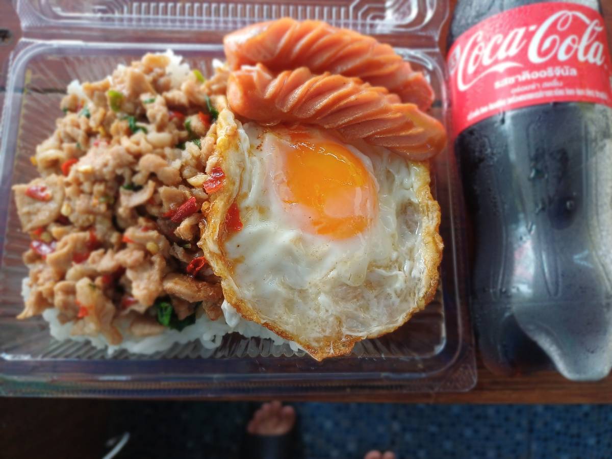 กะเพราเนื้อข้าวไข่เจียว 2
