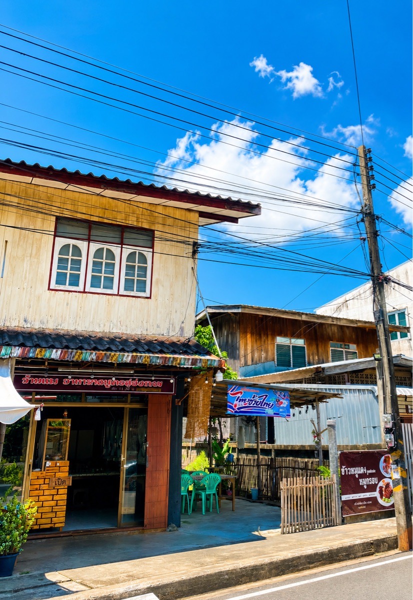 ข้าวหมูแดง หมูกรอบสูตรฮ่องกง-ครัวสุทธิมา