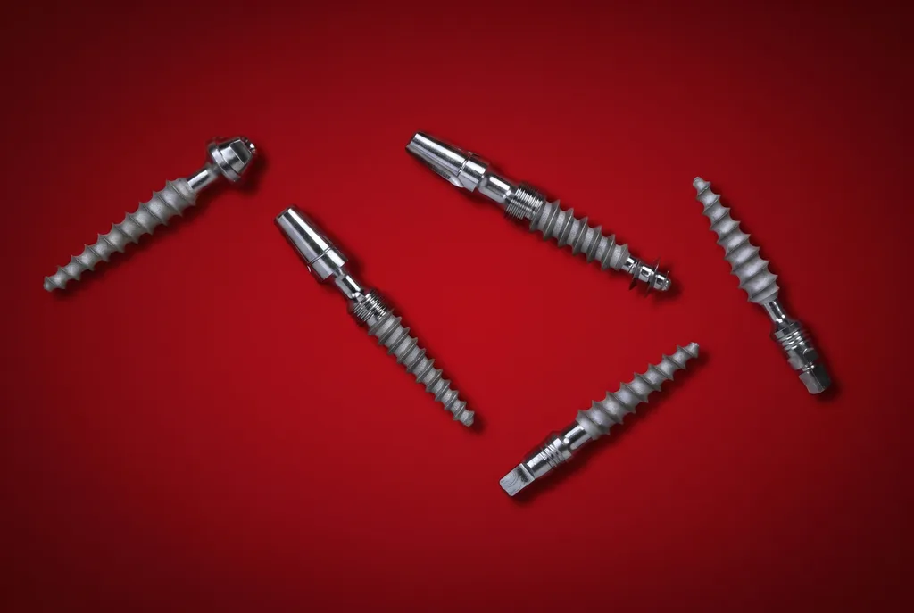 Kortikobazális implantátum rögzítése a kérgi csontban – összehasonlítás hagyományos implantátummal
