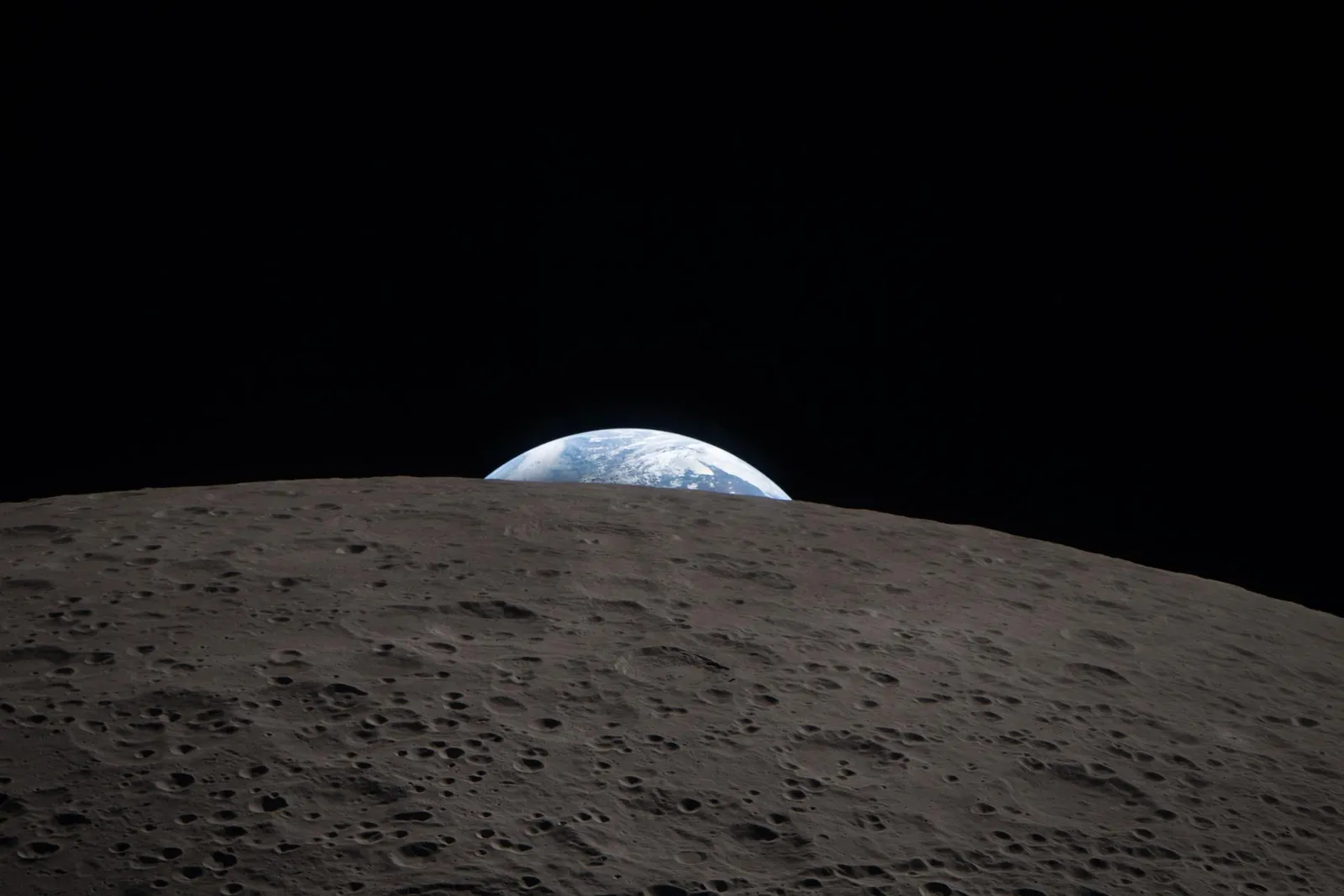 Artemis III demo in 2027 brings SpaceX and Blue Origin lander docking tests before 2028 Moon landings