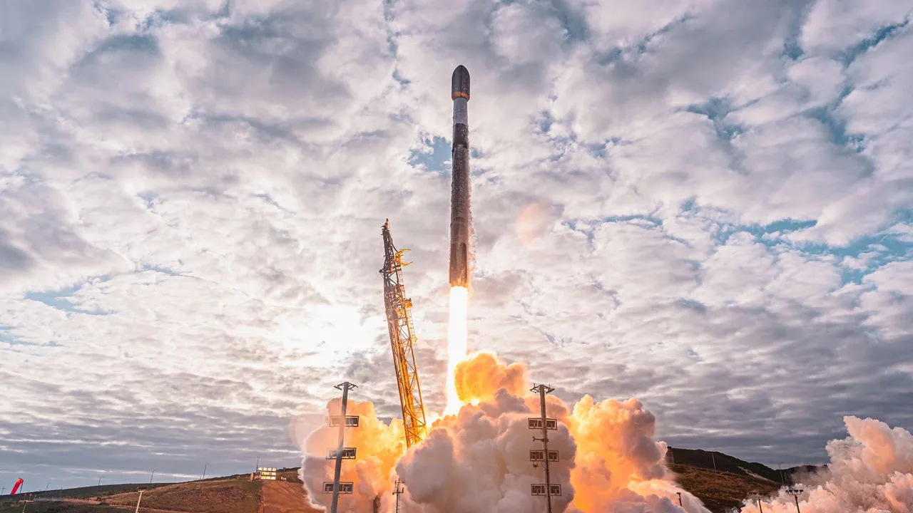 Falcon 9 launches 21 T1TL satellites for US Space Force today, then Starship flies 13th test