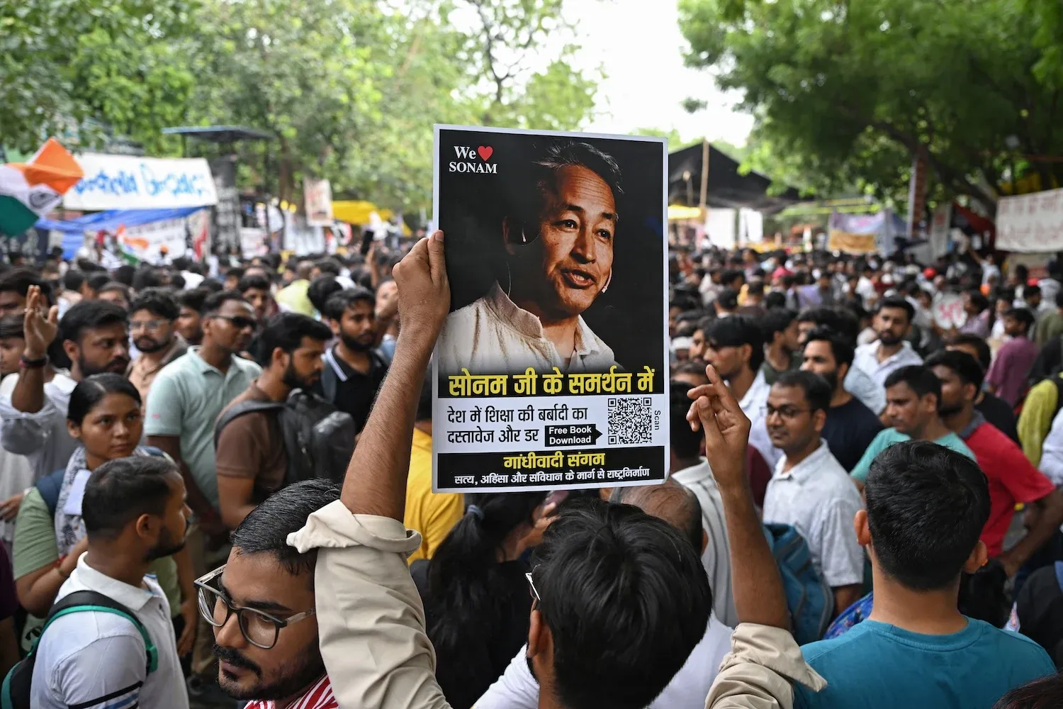 Sonam Wangchuk’s hunger strike rallies India’s youth with Cockroach protests