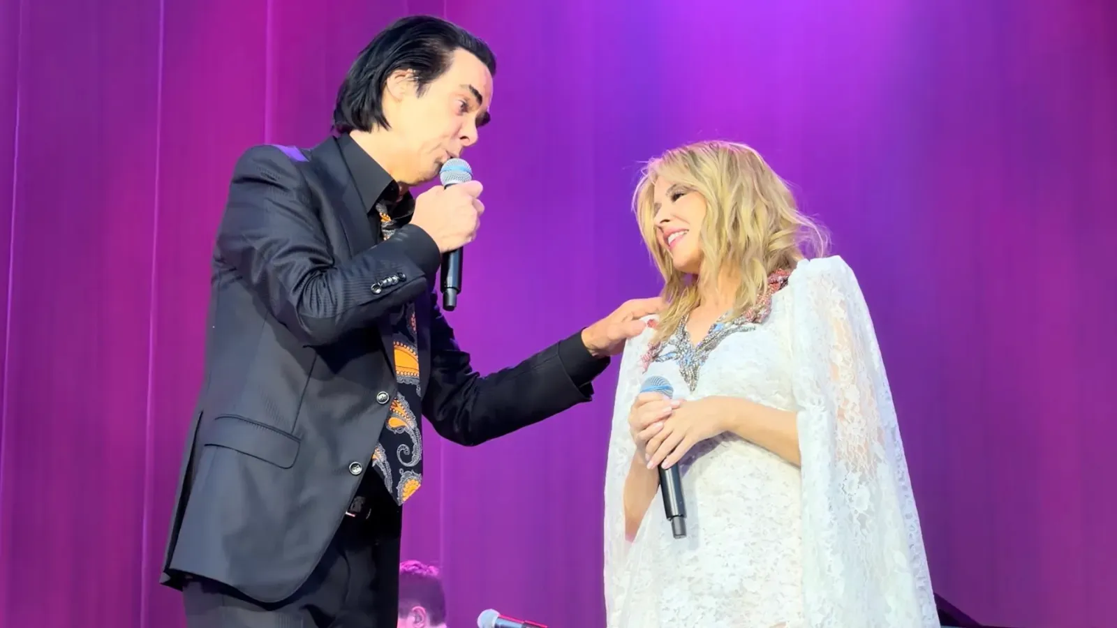 Kylie Minogue and Nick Cave reunite in Brighton: “Where the Wild Roses Grow” returns after 2019