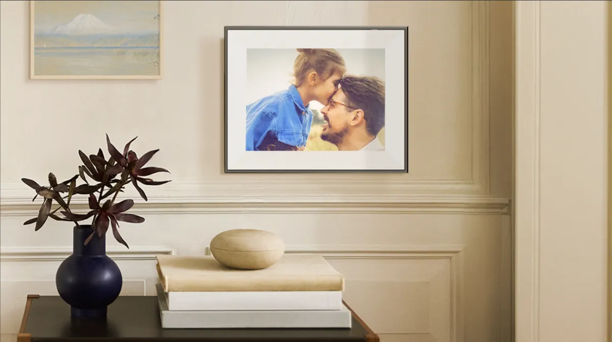 Aura’s e-ink photo frame makes “digital” feel old-fashioned again