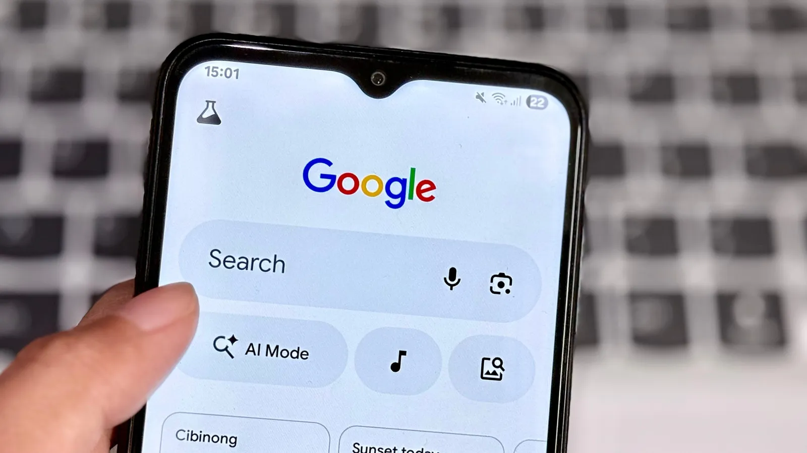 Google tests routing Chrome searches into AI Mode by default