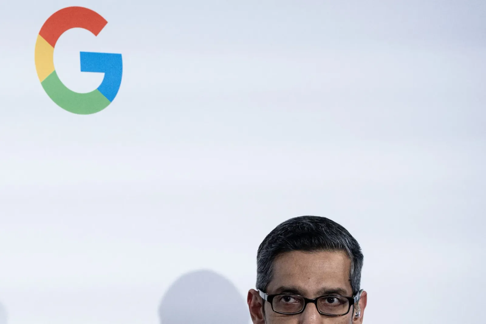 Alphabet’s $800B commitments and cash-flow flip spook Wall Street, dragging Mag 7 lower