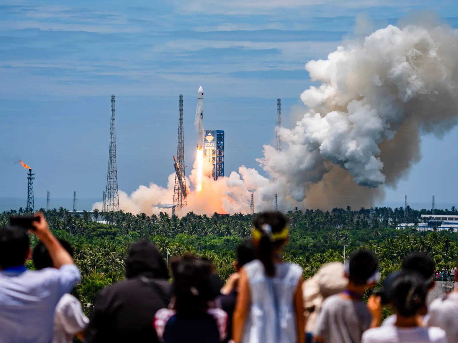 China lands a reusable Long March booster, a first that matches SpaceX and Blue Origin