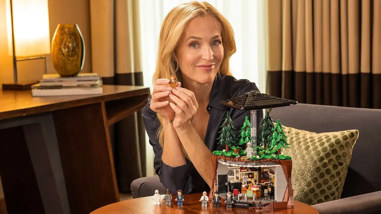Lego launches its first X-Files set with Mulder and Scully minifigures