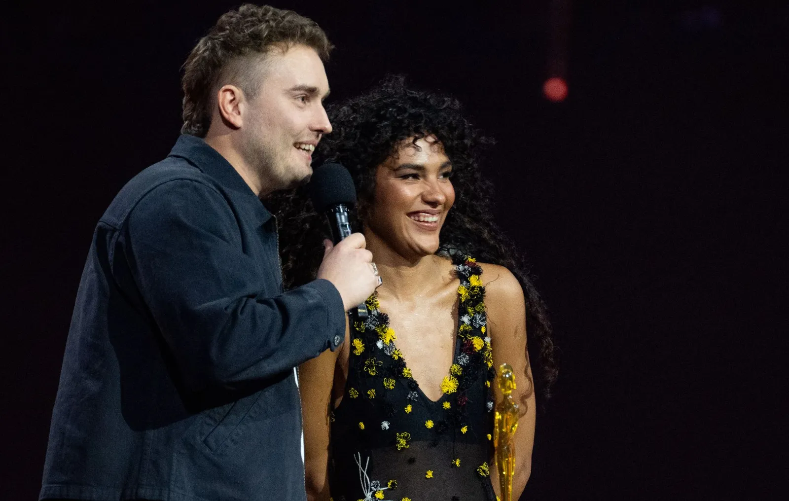 Sam Fender and Olivia Dean surpass Frankie Laine: 19-week UK No. 1 reign