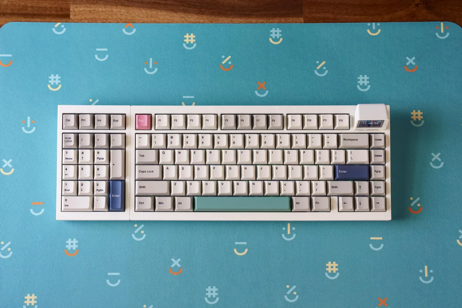 Epomaker RT98 makes the number pad optional by moving it left or right