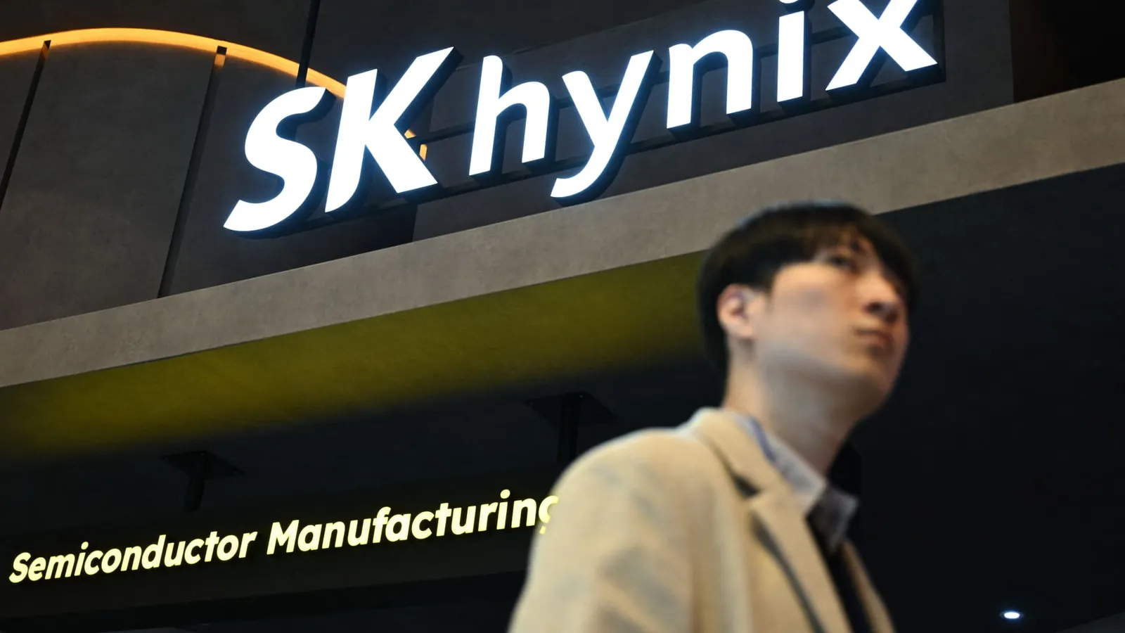 SK Hynix raises $29B on Nasdaq, issuing 17.79M shares at 45.45T won