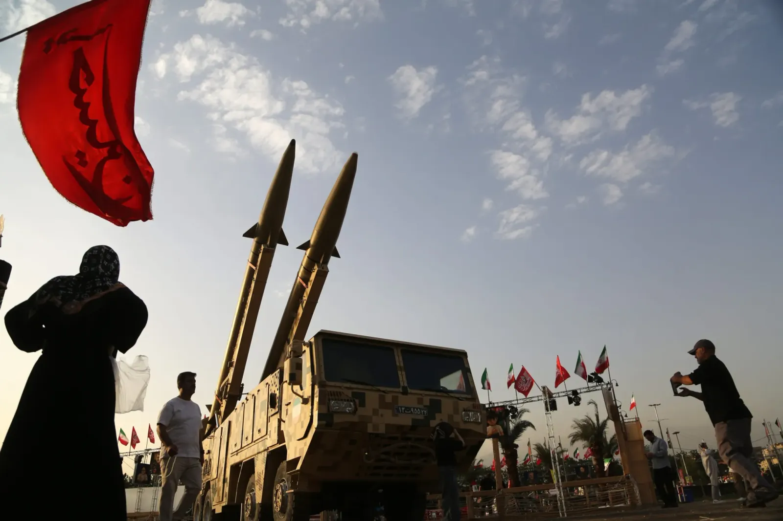 Iran signals “blood in the water” as Trump keeps hesitating on major strikes
