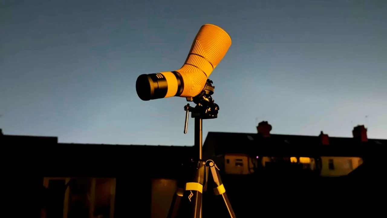 Nocs Provisions Lite View turns lunar eclipses into a grab-and-go scope, if you tripod