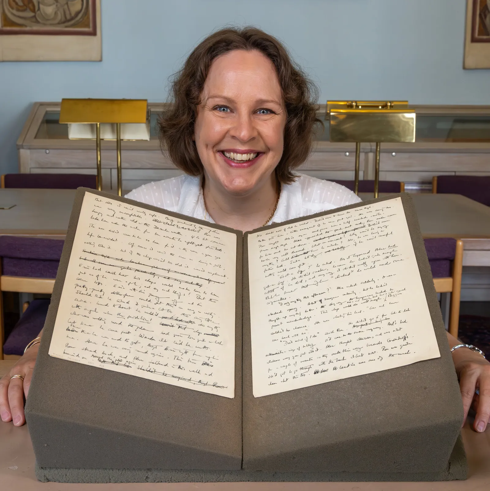 Cambridge professor transcribes Alan Turing's last-year story, adding a new side