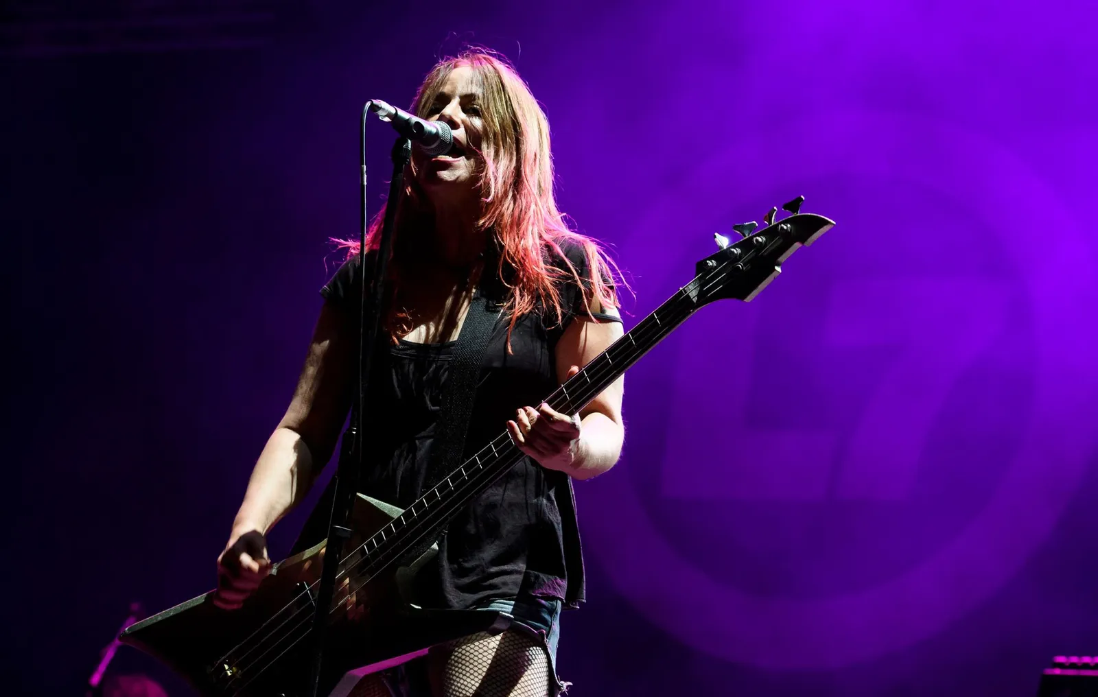 Green Day, Garbage, Pearl Jam fans push $300,000 for L7 bassist Jennifer Finch