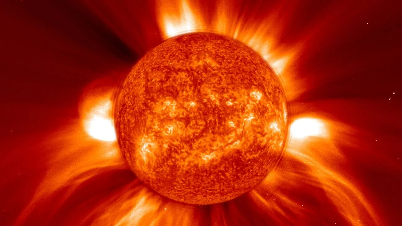 17 spacecraft caught a solar eruption hiding a second, Earth-bound lobe