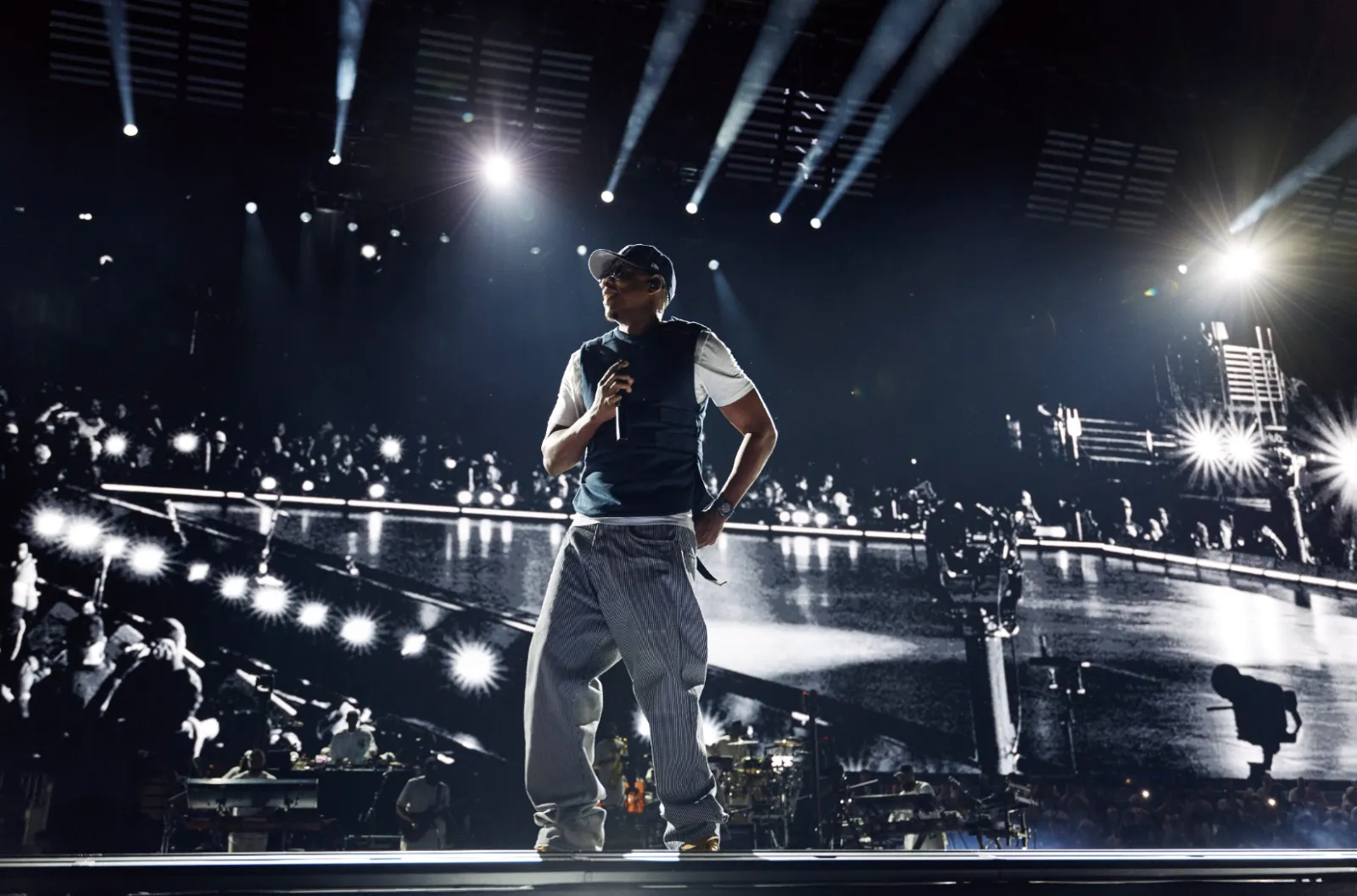 Jay-Z tells Yankee Stadium fans “5 a.m.” on final show, closing his Beyoncé-led weekend