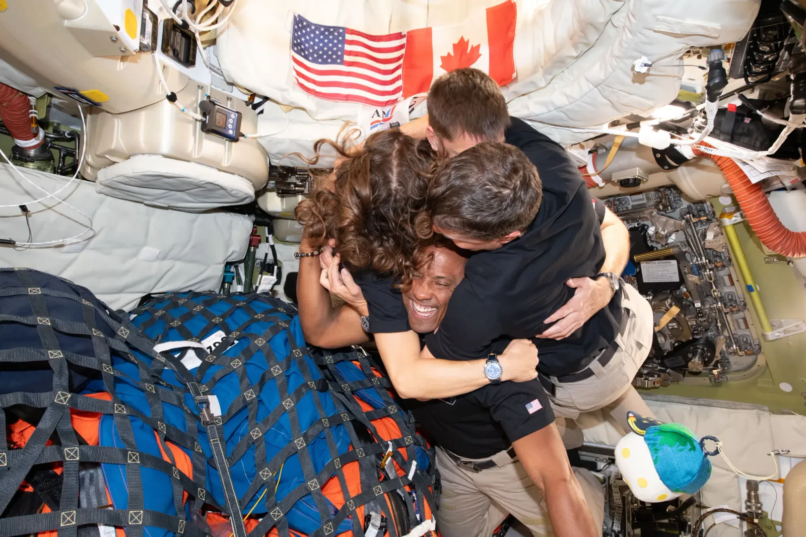 Artemis II racked up 149.4M views, then splashdown jumped 4.8% to 3.84M peaks
