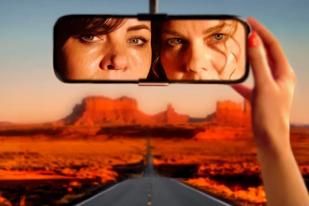 Young Vic drops full cast for “Thelma & Louise” world premiere, led by Amy Lennox and Rachel Tucker