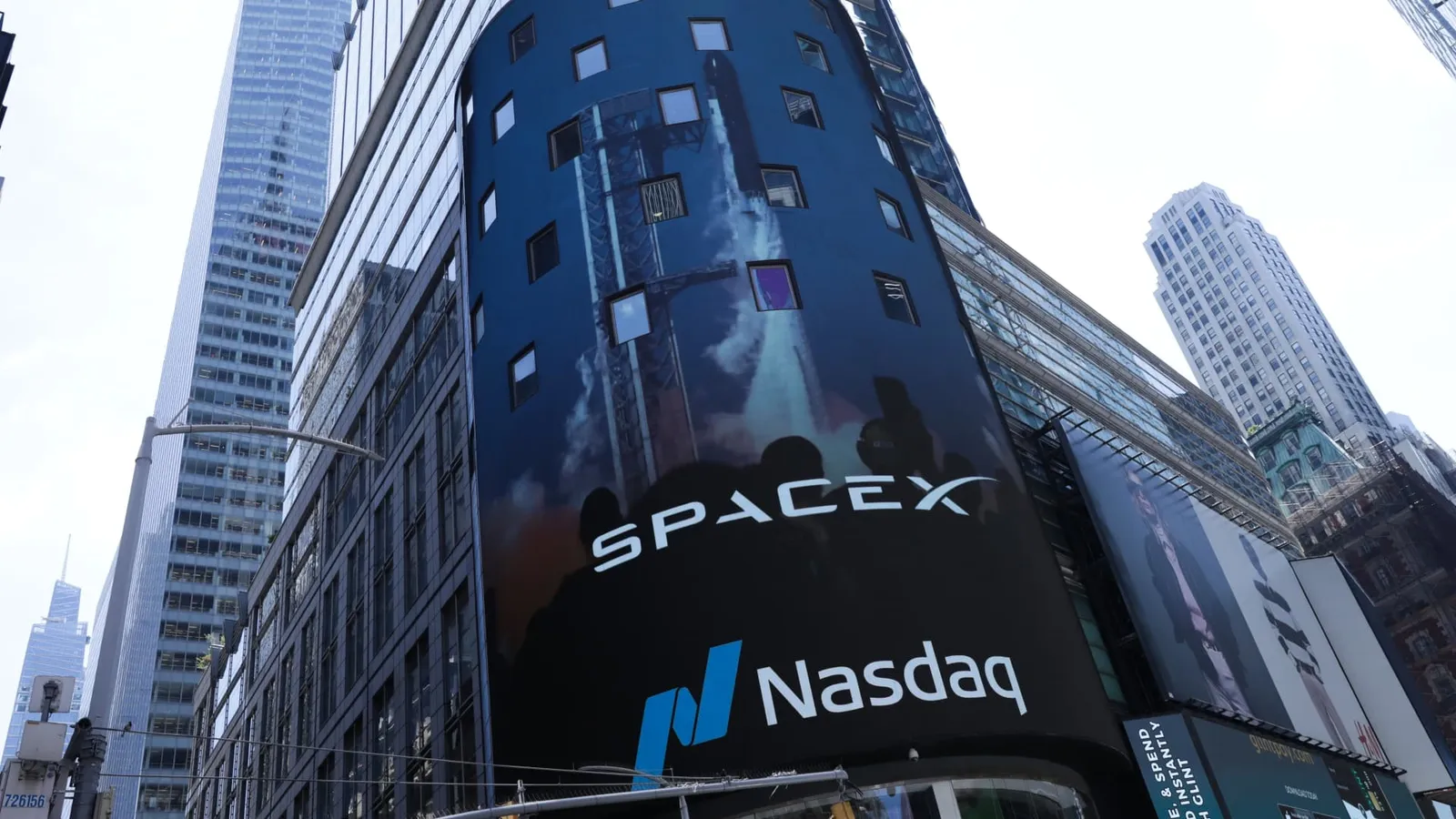 SpaceX jumps 6% in premarket, valuing the company at $2 trillion+ after its debut