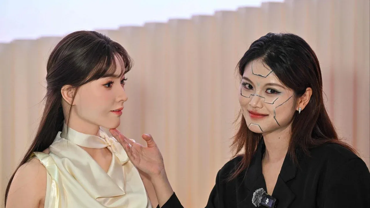 Beijing investor Song pays 159,800 yuan for a UBTech U1 Pro humanoid