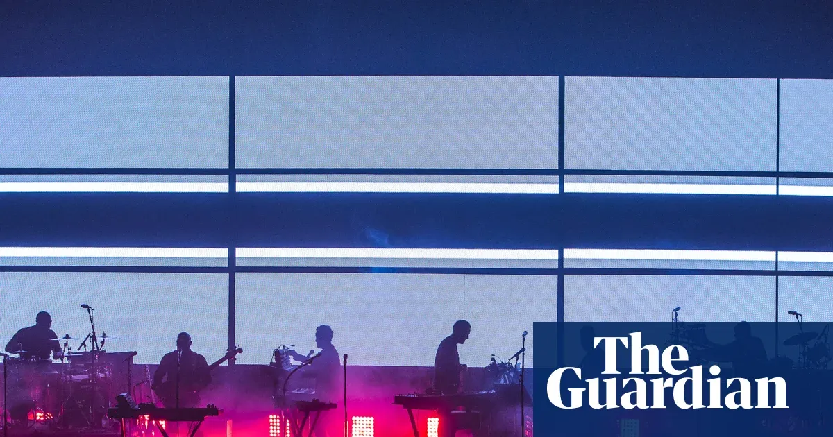 Singapore bans Massive Attack after Palestinian flag incident; two members barred from return