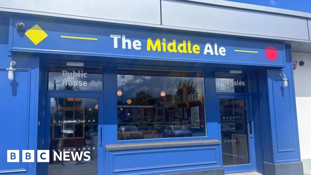 Lidl opens its first pub, The Middle Ale, a brand “world first”