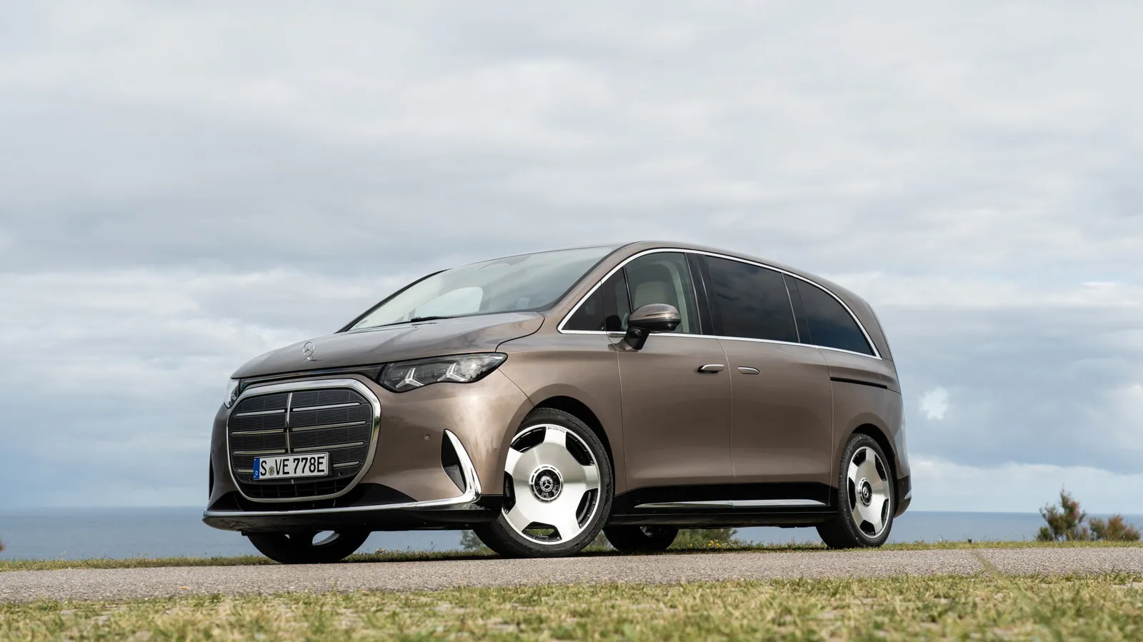 Mercedes 416 hp VLE brings a 31-inch 8K Dolby Atmos screen to 2028 living rooms