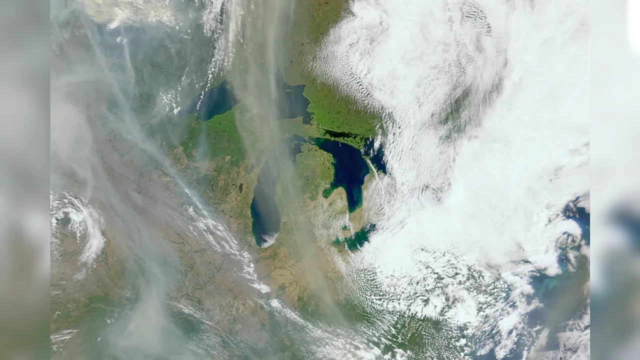 NASA’s PACE ocean satellite catches wildfire smoke, and it spots burn scars too