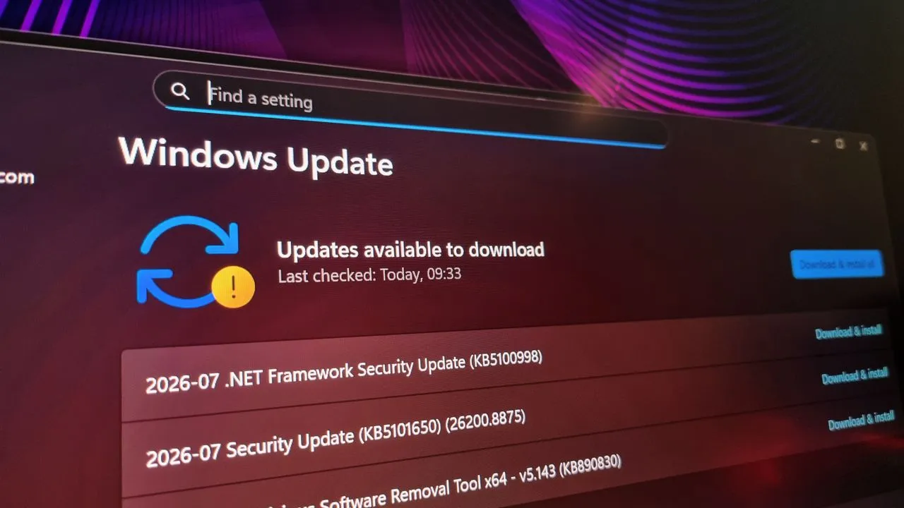 Windows 11 KB5101650 cut one gamer’s 400 Hz monitor down to 240 Hz