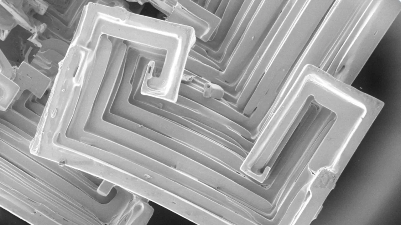 Don Pettit shared a KCl crystal photo. Microgravity turns cubes into “hopper” stair-steps