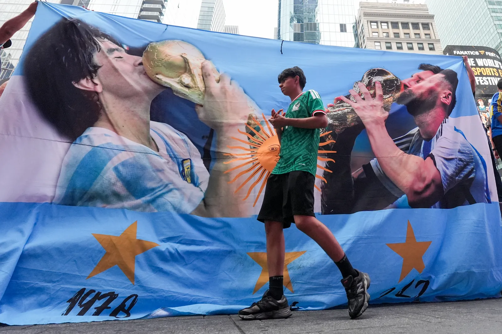 DNC sends volunteers to World Cup watch parties to register 3,000 new Democrats