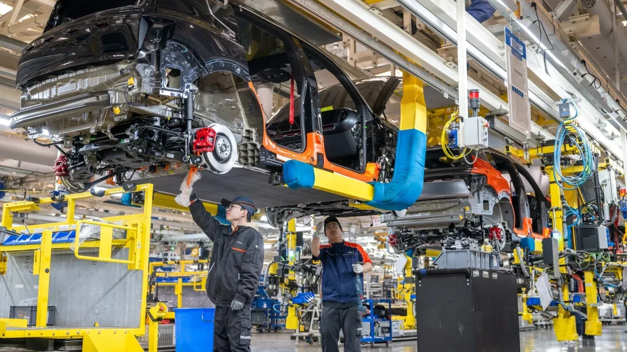 Li Shufu orders Geely to purge excess capacity after BYD battle at Chongqing Auto Show