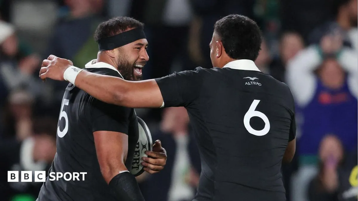 New Zealand smash Ireland at Eden Park, keeping 32-year unbeaten streak alive
