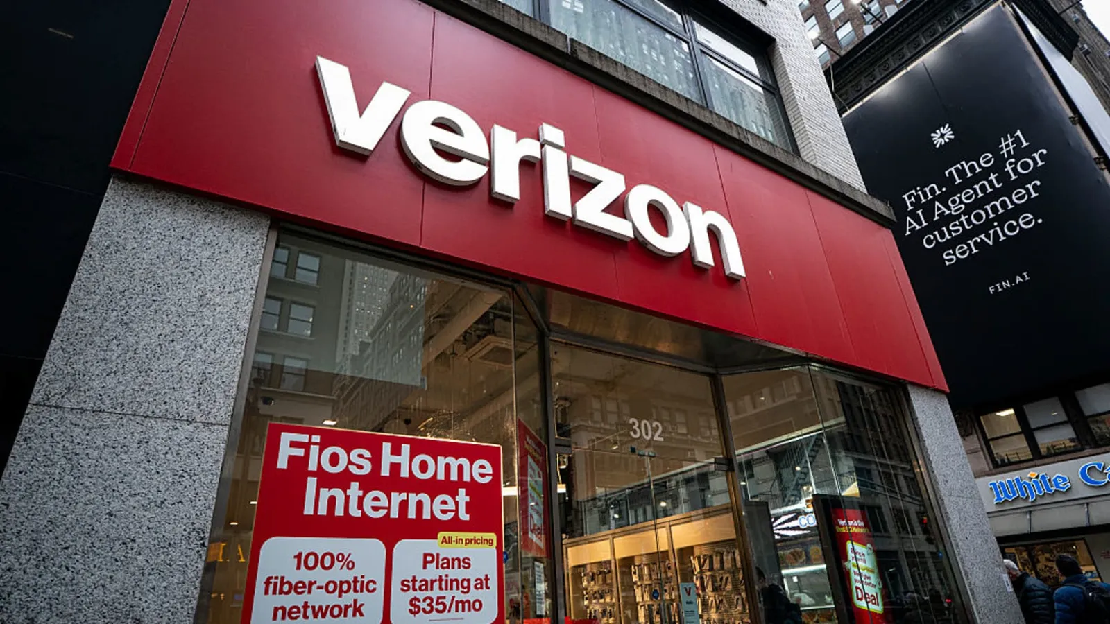 SpaceX spectrum deal sends Verizon to worst day since 2002