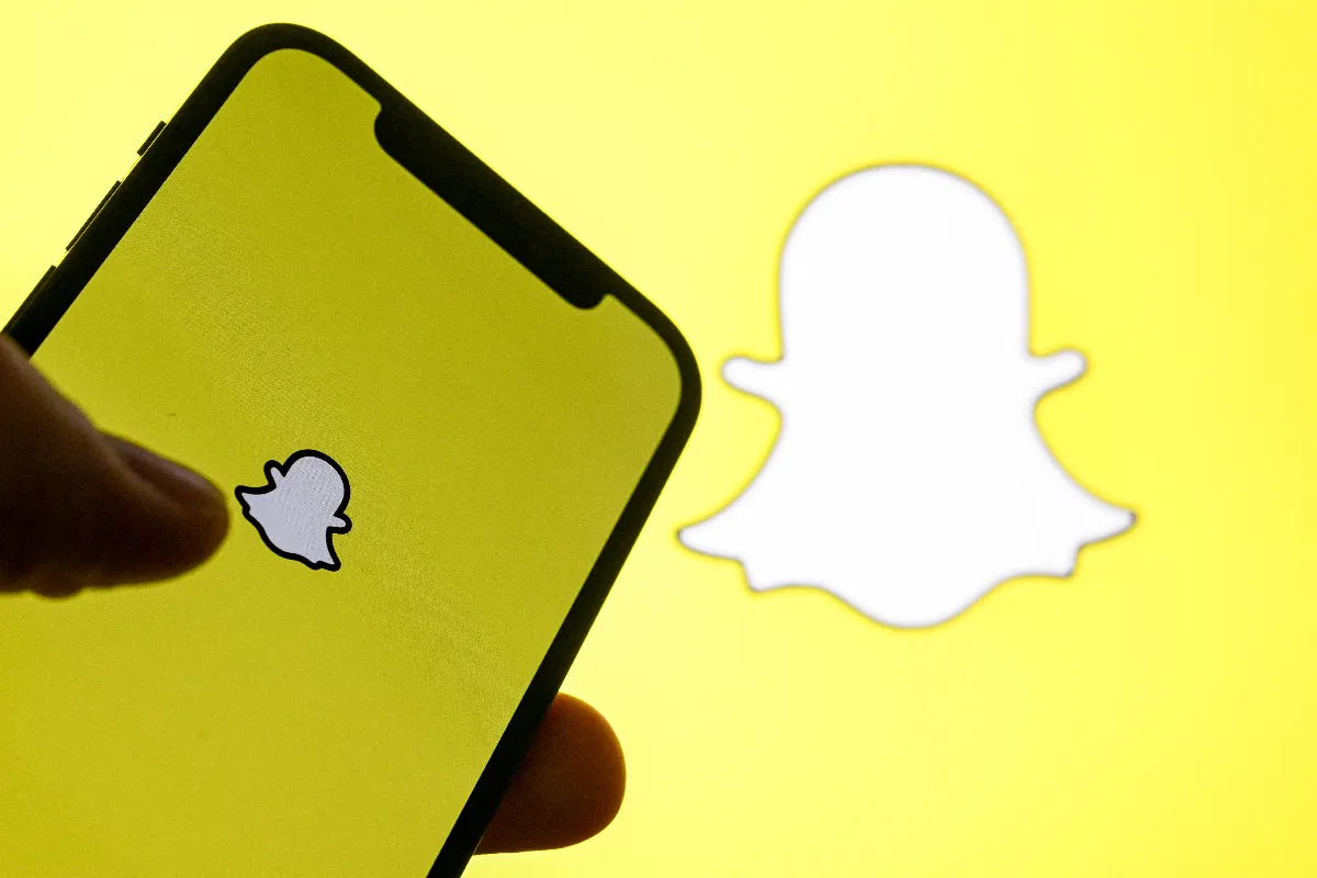 Snapchat blocks fully AI-generated Spotlight videos from recommendations
