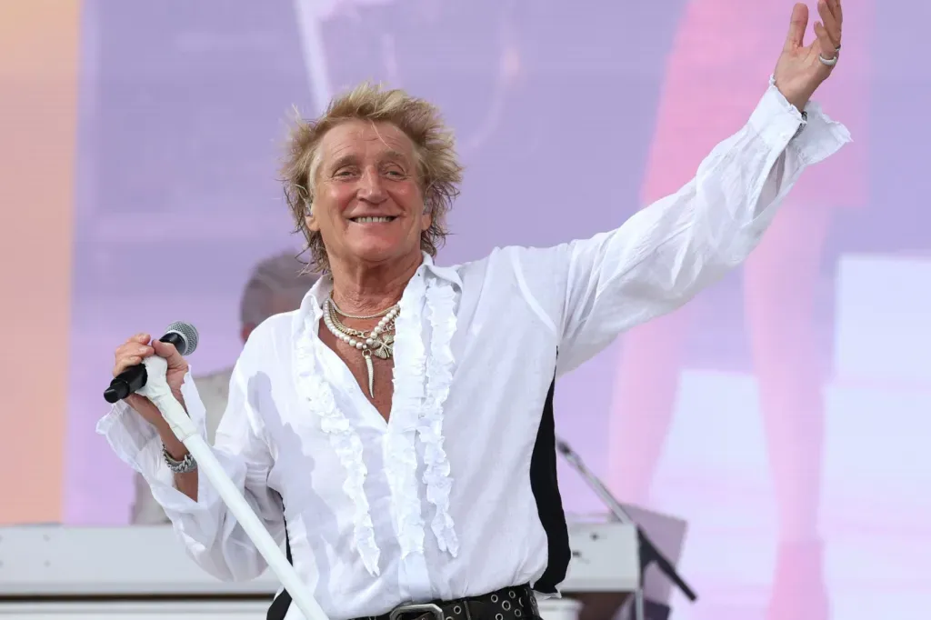 Rod Stewart pauses Utah show after oxygen-tank incident and vows “show must go on”
