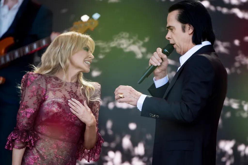 Kylie Minogue joins Nick Cave in Brighton to sing “Where the Wild Roses Grow” live again