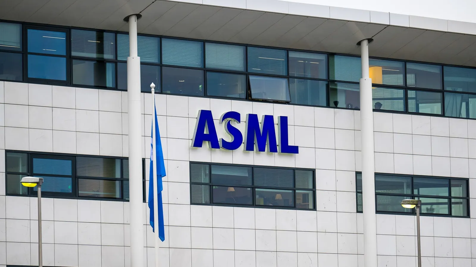 ASML could earn 1/5 of 2026 net sales from China, under AI feud pressure